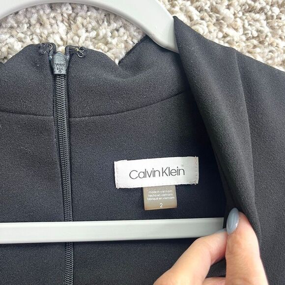 Calvin Klein Jumpsuit Women’s 2 Black Faux Wrap V-Neck Sleeveless - Picture 4 of 9